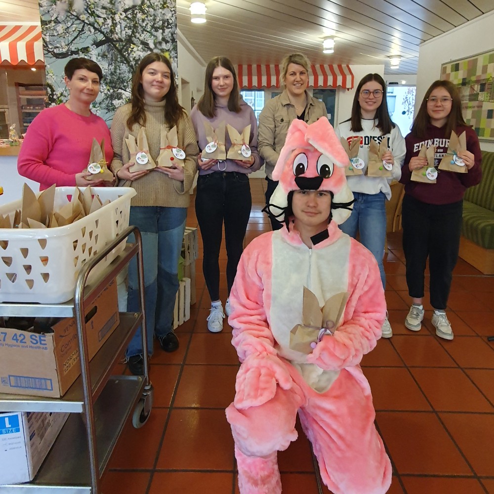 BLG erfreut Senioren zum Osterfest